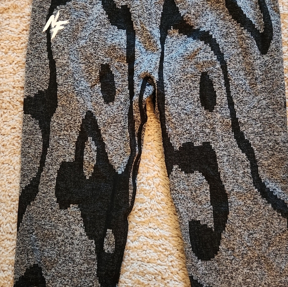 Novah Sport Gray and Black Activewear Set Size Small - Picture 4 of 8